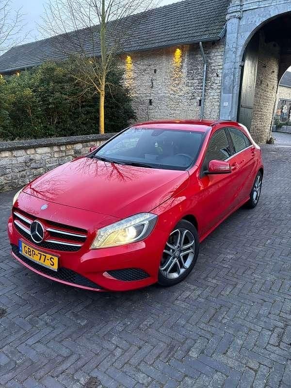 Rood Occasion 2012 Mercedes A180 Ambition Stationwagen | € 9.999 (Eerlijke prijs) - Afbeelding 1/4