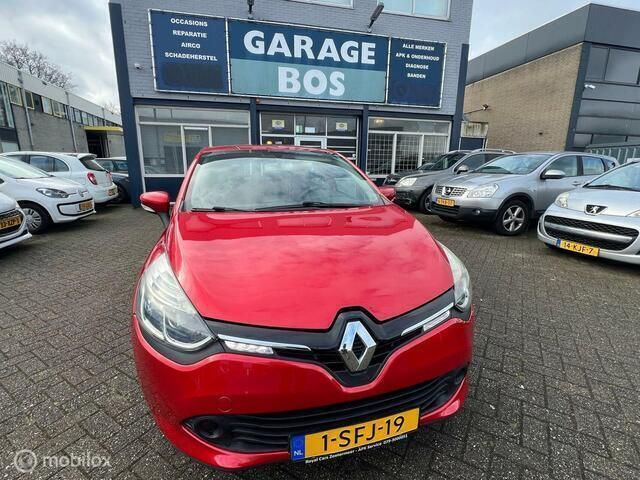 Rood Gebruikt 2013 Renault Clio IV Expression Hatchback | € 4.990 (Goede deal) - Afbeelding 1/4