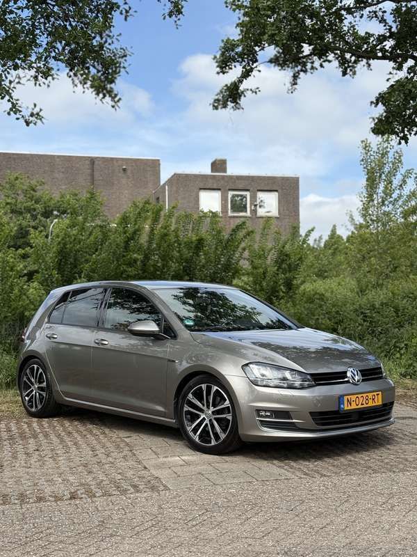 Grijs Gebruikt 2015 VW Golf VII Highline Stationwagen | € 13.850 (Iets duurder) - Afbeelding 1/4