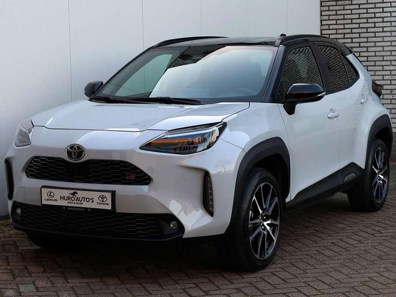 Grijs Occasion 2025 Toyota Yaris Cross Sport SUV | € 36.750 (Eerlijke prijs) - Afbeelding 1/4