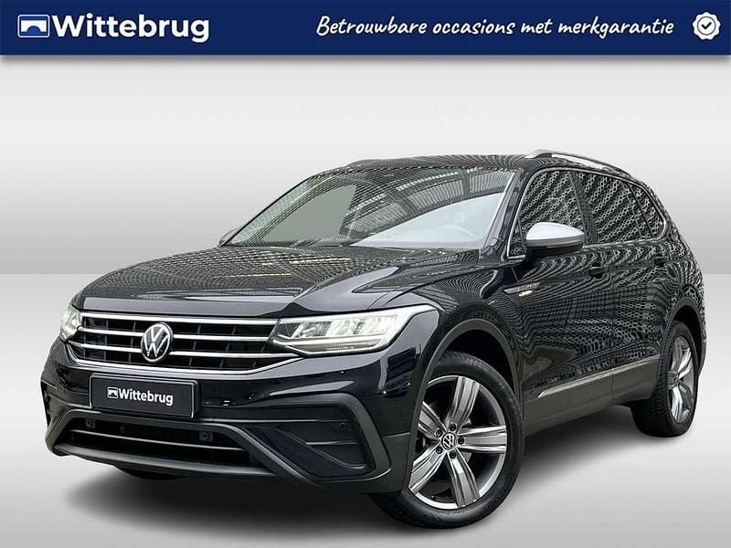 Zwart Occasion 2022 VW Tiguan Allspace Life SUV | € 36.950 (Super prijs) - Afbeelding 1/2
