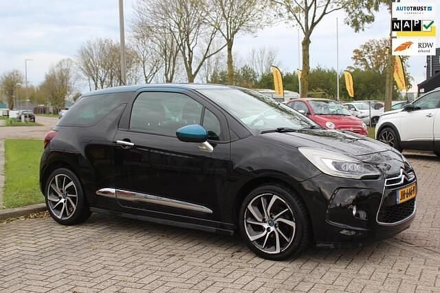 Zwart Gebruikt 2016 DS Automobiles DS3 So Chic Hatchback | € 5.500 (Goede deal) - Afbeelding 1/4
