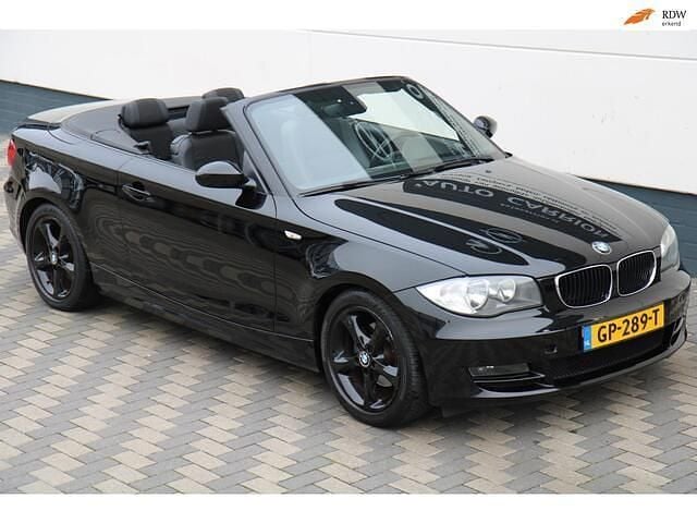 Zwart (metallic) Gebruikt 2008 BMW 118 Cabriolet M Sport Cabriolet | € 7.445 (Eerlijke prijs) - Afbeelding 1/4