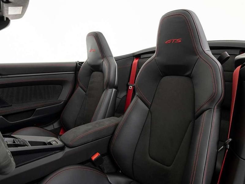 Occasion Porsche 911 Carrera 4 Cabriolet 480 PK (353 kW) 2024 Zilver Cabriolet