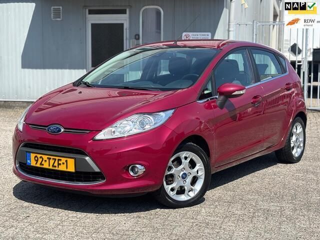 Rood Gebruikt 2012 Ford Fiesta Hatchback | € 5.950 (Eerlijke prijs) - Afbeelding 1/4