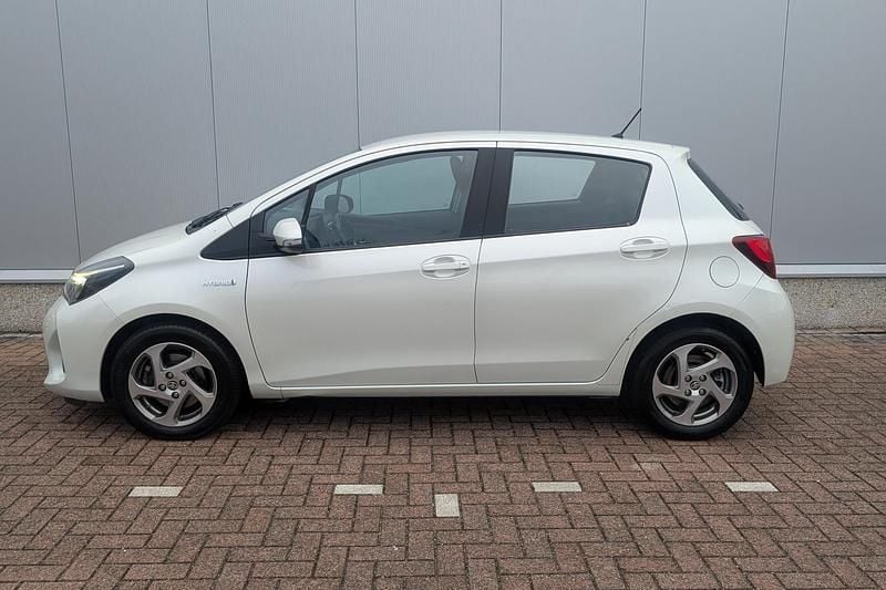 Occasion Toyota Yaris Hybrid 101 PK (74 kW) 2015 Wit Hatchback