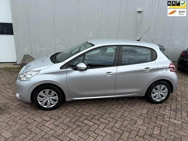 Grijs Gebruikt 2012 Peugeot 208 Hatchback | € 3.450 (Eerlijke prijs) - Afbeelding 1/4