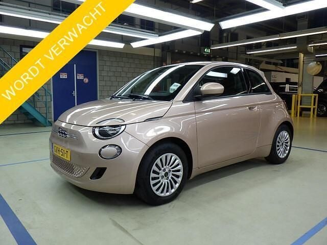 Rood (parellak) Gebruikt 2024 Fiat 500e Urban Hatchback | € 21.900 (Eerlijke prijs) - Afbeelding 1/4