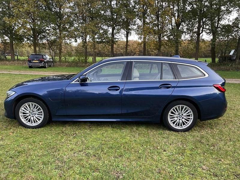 Occasion BMW 330e Luxury Line 184 PK (135 kW) 2021 Blauw Stationwagen