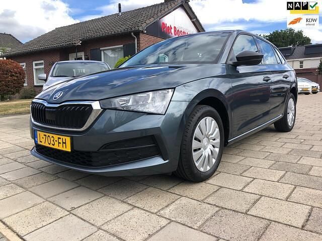 Grijs Gebruikt 2021 Skoda Scala Active Hatchback | € 15.940 (Eerlijke prijs) - Afbeelding 1/4