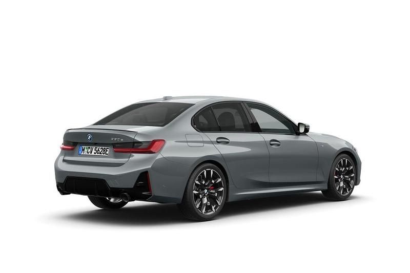 Nieuw BMW 330e M Sport 292 PK (214 kW) 2026 Skyscraper grey metallic (grijs metallic) Sedan