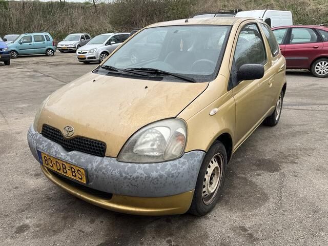 Geel Gebruikt 1999 Toyota Yaris Terra Hatchback | € 1.450 (Eerlijke prijs) - Afbeelding 1/4