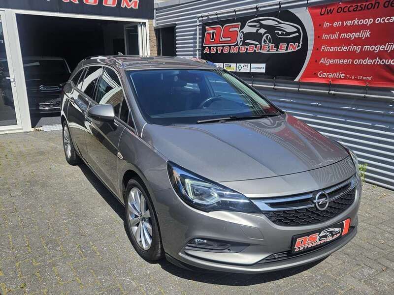 Grijs, metallic lak Gebruikt 2017 Opel Astra Business Stationwagen | € 12.245 (Goede deal) - Afbeelding 1/4