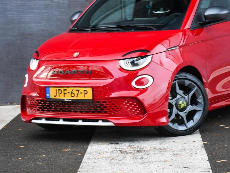 Nieuw Abarth 500e 114 kW (155 PK) 2025 Rood Hatchback