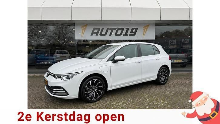 Gebruikt 2022 VW e-Golf Style Hatchback | € 27.919 (Eerlijke prijs) - Afbeelding 1/3