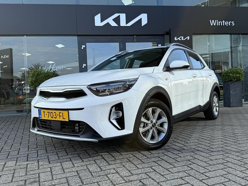 Wit Gebruikt 2023 Kia Stonic SUV | € 20.345 (Eerlijke prijs) - Afbeelding 1/4