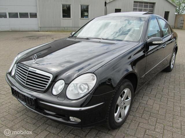 Zwart Gebruikt 2003 Mercedes E240 Avantgarde Sedan | € 13.000 - Afbeelding 1/4
