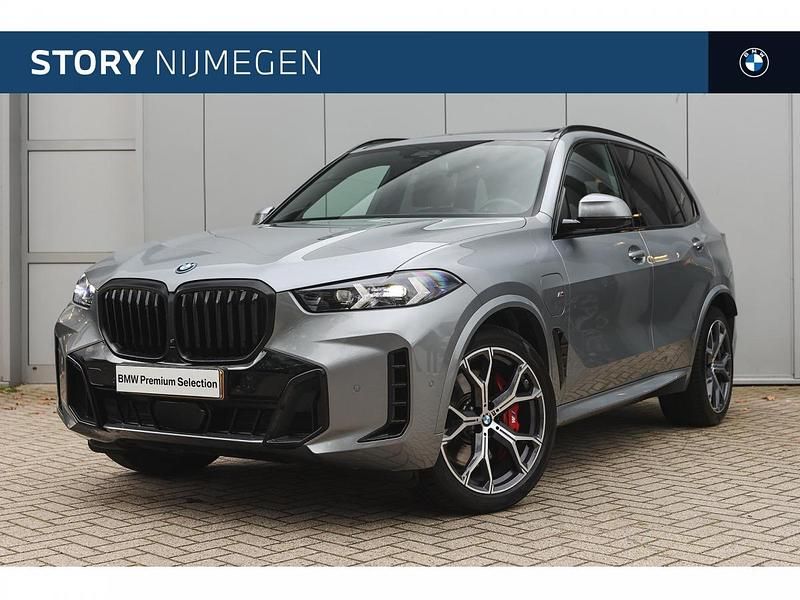 Skyscraper grey (grijs metallic) Gebruikt 2024 BMW X5 Comfort Edition SUV | € 94.950 (Eerlijke prijs) - Afbeelding 1/4