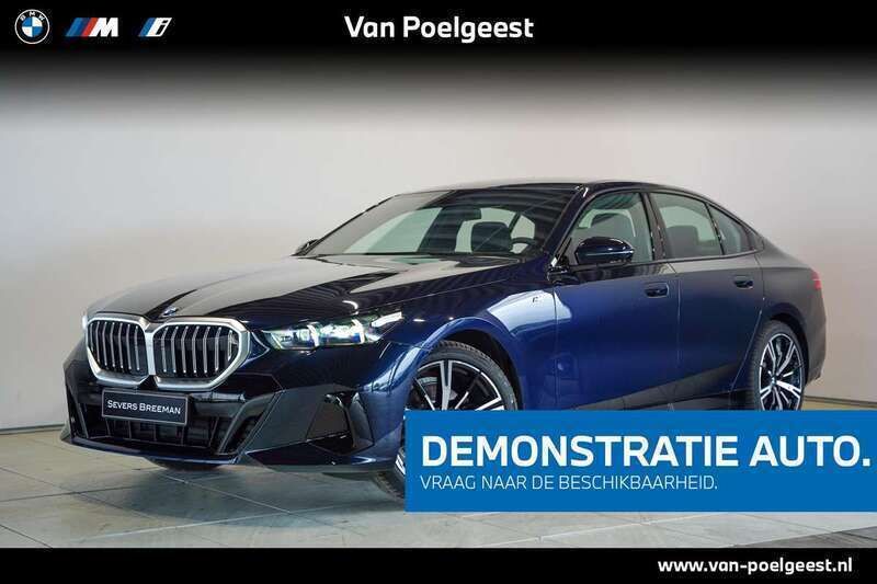 Blauw Gebruikt 2024 BMW 520 M Sport Sedan | € 74.995 - Afbeelding 1/4