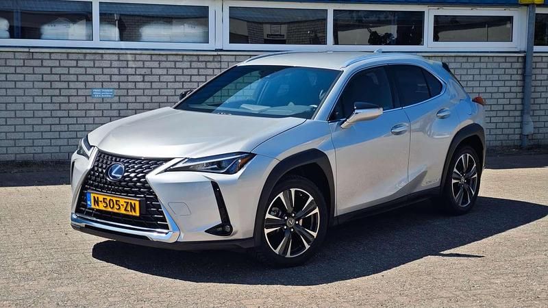 Zilver Occasion 2019 Lexus UX 250h Luxury Line SUV | € 27.950 (Eerlijke prijs) - Afbeelding 1/4