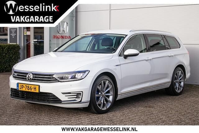 Wit Occasion 2016 VW Passat Highline Stationwagen | € 13.950 (Eerlijke prijs) - Afbeelding 1/4