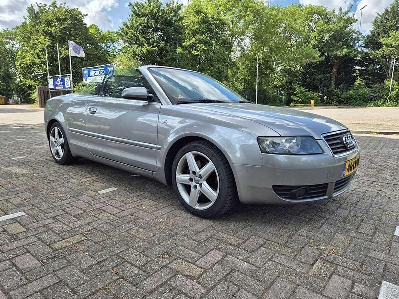 Grijs Gebruikt 2003 Audi A4 Cabriolet Exclusive Cabriolet | € 5.200 (Eerlijke prijs) - Afbeelding 1/4