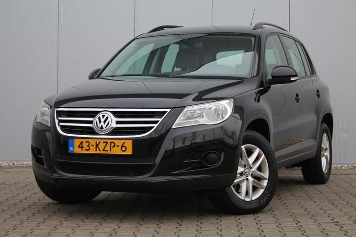 Zwart Occasion 2010 VW Tiguan Comfortline SUV | € 6.999 (Goede deal) - Afbeelding 1/4
