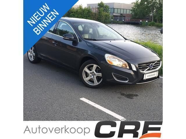Zwart, metallic lak Gebruikt 2013 Volvo S60 Momentum Sedan | € 11.900 (Super prijs) - Afbeelding 1/4