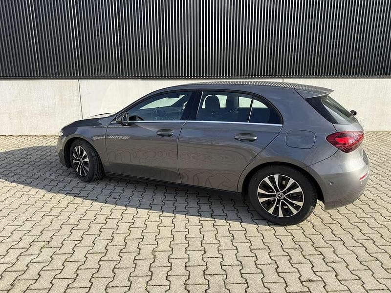 Occasion Mercedes A180 AMG line 136 PK (100 kW) 2025 Grijs Hatchback