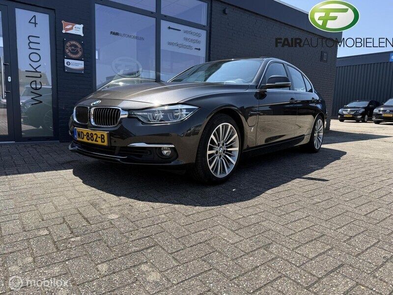 Bruin Gebruikt 2016 BMW 330 Executive Sedan | € 17.950 (Eerlijke prijs) - Afbeelding 1/4