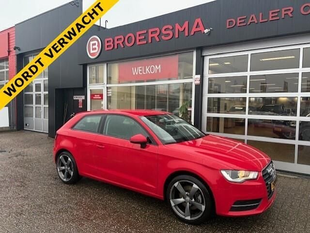 Rood Occasion 2013 Audi A3 Sportback Attraction Hatchback | € 8.500 (Super prijs) - Afbeelding 1/4