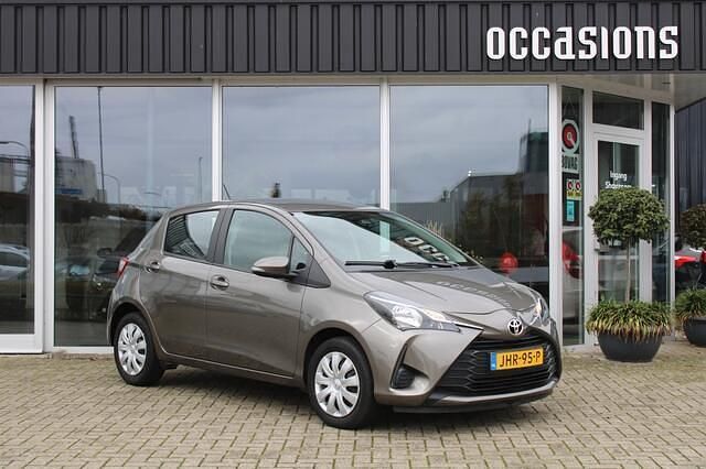 Grijs Gebruikt 2018 Toyota Yaris Hatchback | € 13.750 (Goede deal) - Afbeelding 1/4