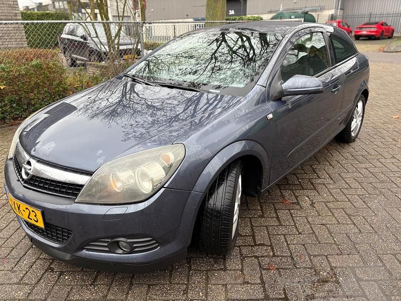 Blauw (metallic) Gebruikt 2007 Opel Astra GTC Business Hatchback | € 1.950 - Afbeelding 1/4