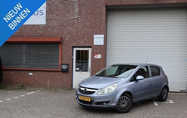 Grijs Gebruikt 2007 Opel Corsa Enjoy Hatchback | € 1.499 (Goede deal) - Afbeelding 1/4