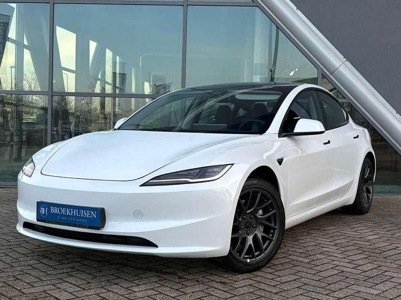 Wit Occasion 2025 Tesla Model 3 RWD Sedan | € 37.950 (Eerlijke prijs) - Afbeelding 1/4