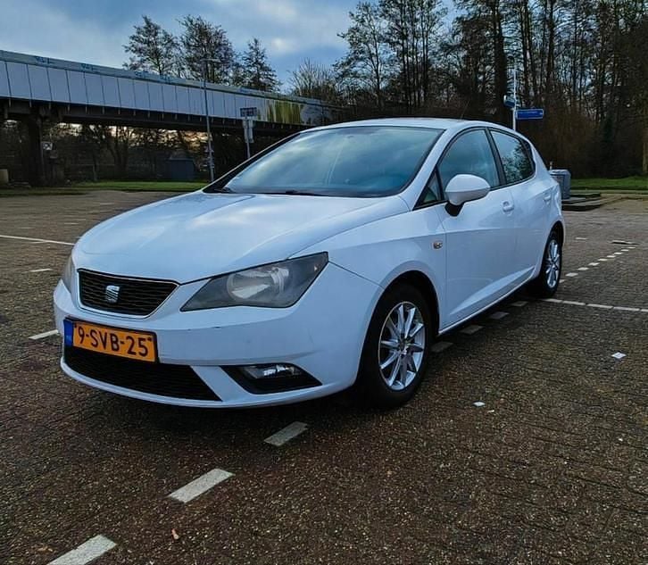 Wit Occasion 2012 Seat Ibiza Style MPV | € 3.500 (Eerlijke prijs) - Afbeelding 1/4