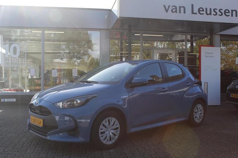 Blauw Gebruikt 2021 Toyota Yaris Hybrid Hatchback | € 18.400 (Goede deal) - Afbeelding 1/4