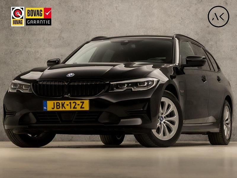 Zwart Gebruikt 2022 BMW 320e Sport Line Stationwagen | € 26.945 (Super prijs) - Afbeelding 1/4