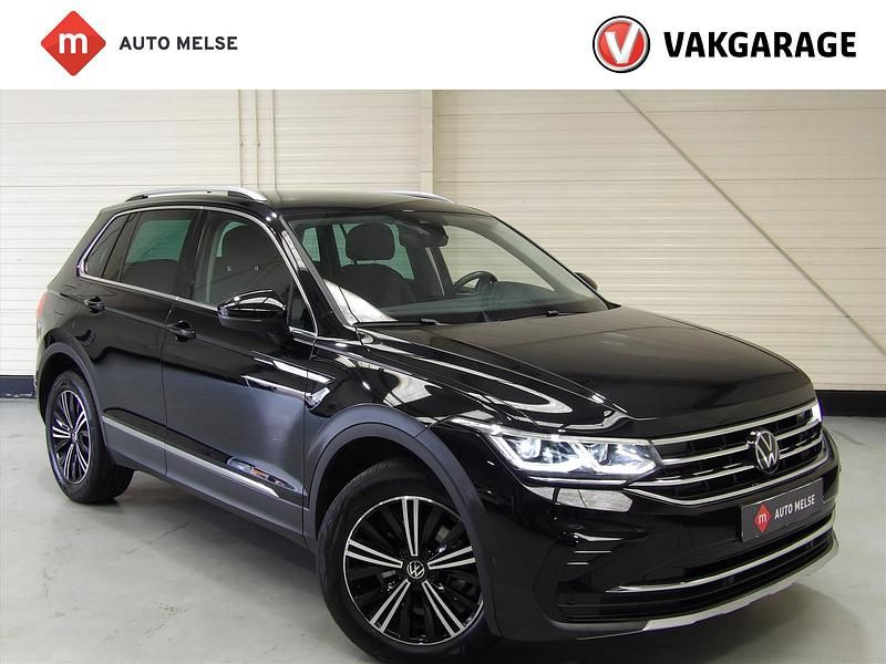 Zwart Gebruikt 2023 VW Tiguan Elegance SUV | € 36.945 (Super prijs) - Afbeelding 1/4