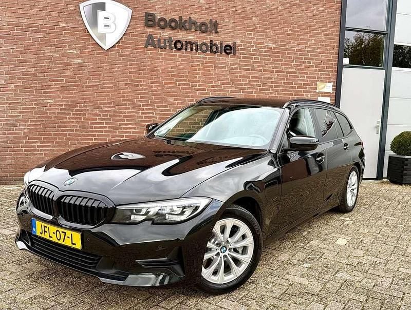 Zwart Gebruikt 2021 BMW 330e Stationwagen | € 24.500 (Super prijs) - Afbeelding 1/4