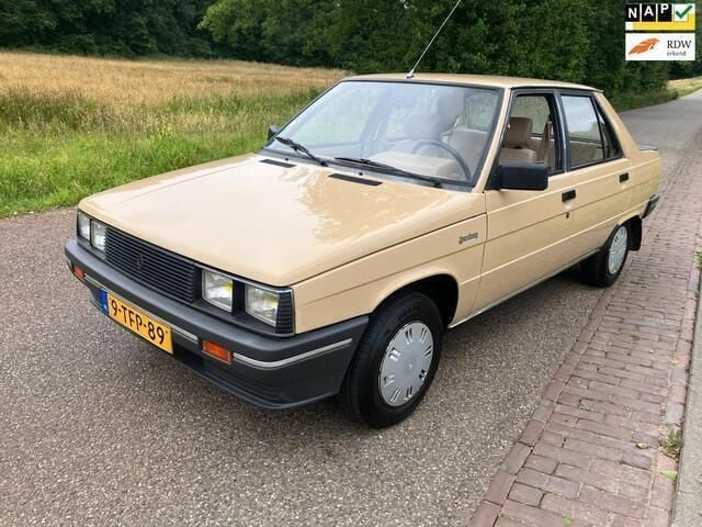 Beige Gebruikt 1986 Renault R9 Sedan | € 4.750 - Afbeelding 1/4