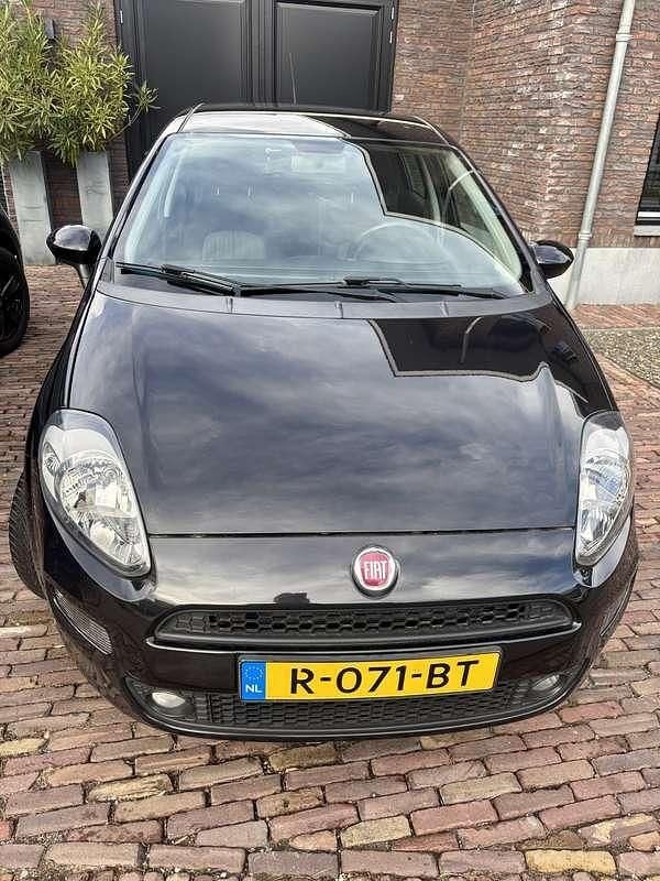 Occasion Fiat Punto Lounge 69 PK (50 kW) 2017 Zwart Hatchback