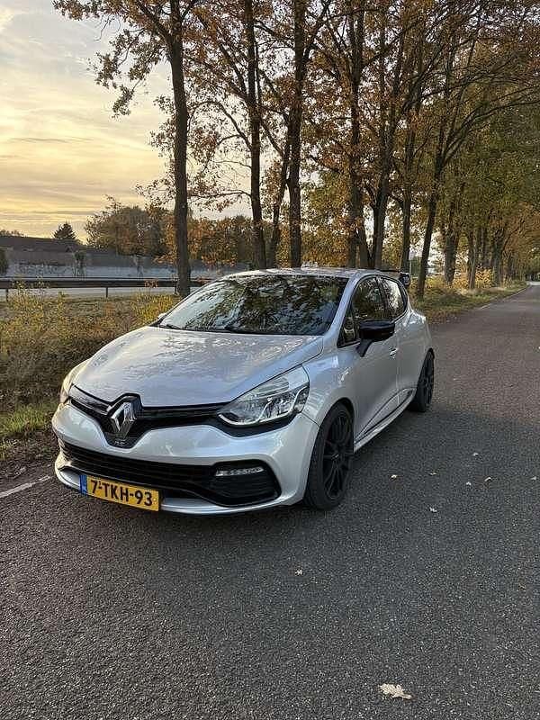 Grijs Gebruikt 2014 Renault Clio R.S. R.S. Hatchback | € 11.990 (Eerlijke prijs) - Afbeelding 1/4