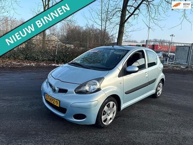 Grijs (metallic) Occasion 2008 Toyota Aygo Hatchback | € 1.699 (Super prijs) - Afbeelding 1/4