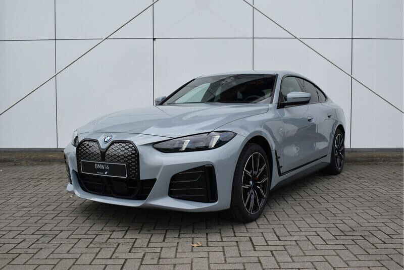 Grijs Nieuw 2025 BMW i4 Comfort Edition Sedan | € 78.454 (Eerlijke prijs) - Afbeelding 1/4