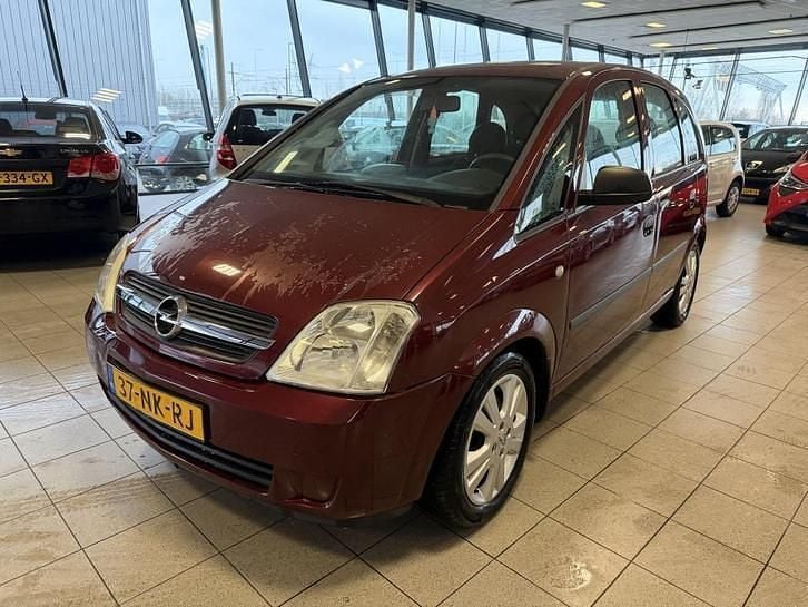 Rood Occasion 2003 Opel Meriva Essentia MPV | € 1.790 (Eerlijke prijs) - Afbeelding 1/4