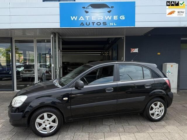 Zwart Gebruikt 2006 Kia Rio Hatchback | € 1.650 (Eerlijke prijs) - Afbeelding 1/4