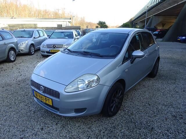 Grijs Gebruikt 2009 Fiat Grande Punto Active Hatchback | € 2.495 (Eerlijke prijs) - Afbeelding 1/4