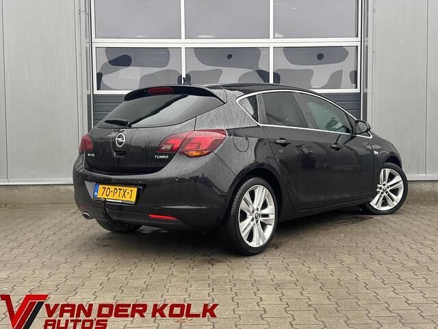 Occasion Opel Astra Edition 140 PK (102 kW) 2011 Zwart Hatchback