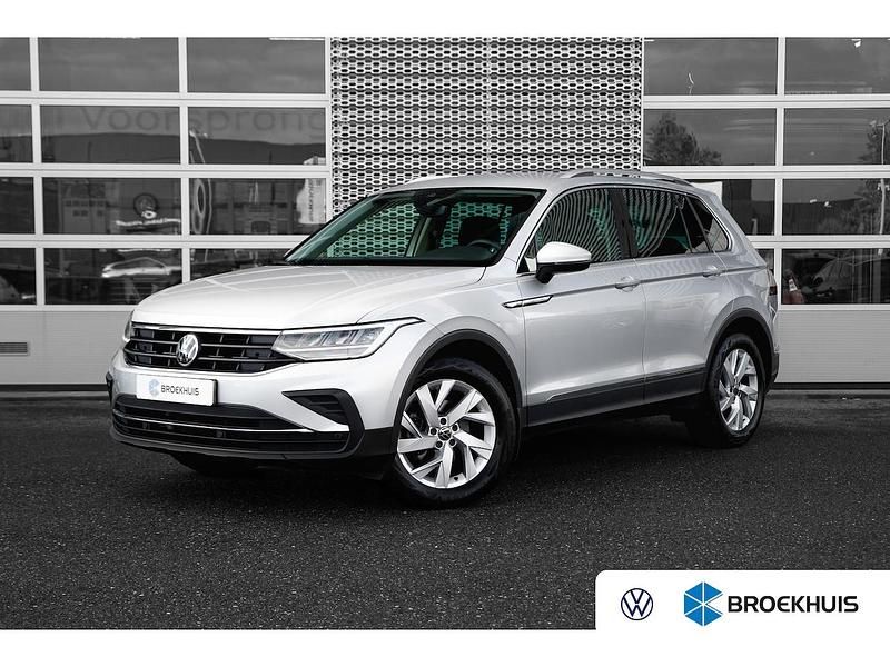 Grijs Gebruikt 2023 VW Tiguan R-line SUV | € 34.900 (Super prijs) - Afbeelding 1/4